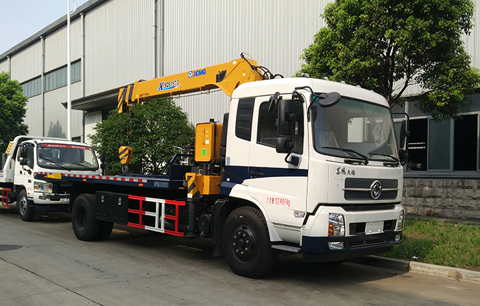 東風(fēng)天錦帶吊清障車